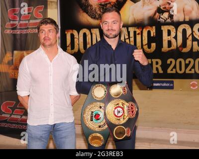 SES Boxing Coach Dirk Dzemski und Boxer Dominic BÃ¶sel WBA interim IBO Leichtgewicht-Weltmeister Stockfoto