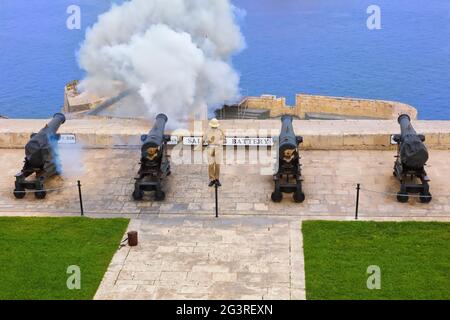 Valletta, Saluting Battery, Tradition Grand Harbour, Artilleriebatterie in Valletta, Malta, Batterija Stockfoto