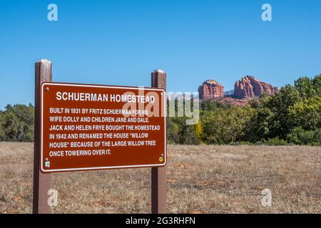 Eine Beschreibungstafel eines Hauses, das Anfang des 20. Jahrhunderts in Sedona, Arizona, erbaut wurde Stockfoto