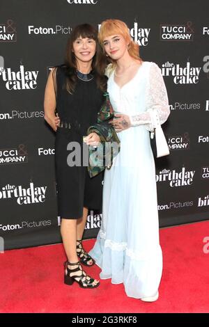 LOS ANGELES - MAR 24: Eve McGregor, Esther McGregor bei der Geburtstagstorte LA Premiere im Fine Arts Theatre am 24. März 2021 in Beverly Hills, CA Stockfoto