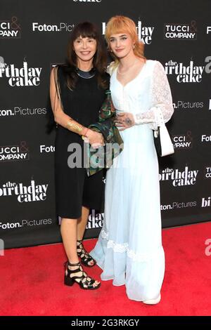 LOS ANGELES - MAR 24: Eve McGregor, Esther McGregor bei der Geburtstagstorte LA Premiere im Fine Arts Theatre am 24. März 2021 in Beverly Hills, CA Stockfoto