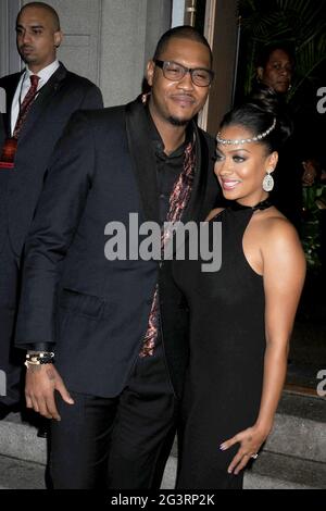 **DATEI FOTO** Lala Anthony meldet Scheidungsantrag von Carmelo Anthony an. Carmelo Anthony und Lala Vasquez beim 8. Jährlichen „Keep A Child Alive“ Black Ball im Hammerstein Ballroom am 3. November 2011 in New York City. Quelle: Dennis Van Tine/MediaPunch Stockfoto