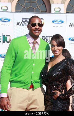 **DATEI FOTO** Lala Anthony meldet Scheidungsantrag von Carmelo Anthony an. Carmelo Anthony und Lala Vazquez bei den BET Awards 2010 im Shrine Auditorium in Los Angeles, Kalifornien. 27. Juni 2010. Quelle: Dennis Van Tine/MediaPunch Stockfoto