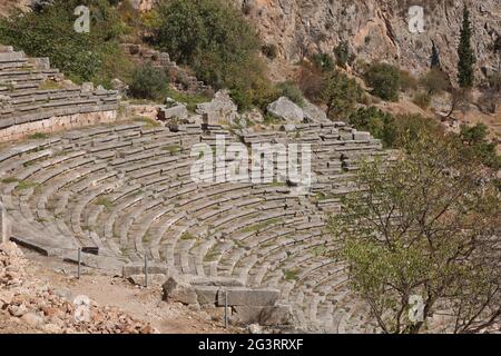 Panoramablick auf das antike Theater von Delphi, Phocis in Griechenland. Stockfoto