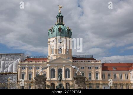 Das Schloss Charlottenburg ist das größte Schloss in Berlin Deutschland und die einzige erhaltene königliche Residenz der Stadt Stockfoto