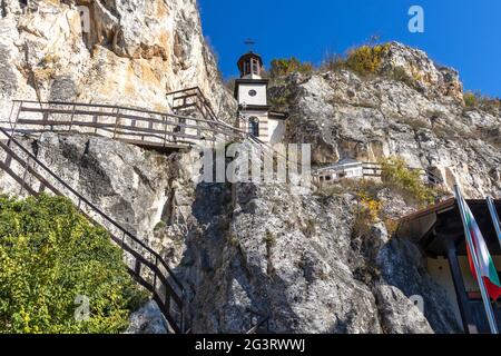 Mittelalterliches Basarbovo-Felsenkloster, dem Heiligen Dimitar Basarbowski gewidmet, Region Ruse, Bulgarien Stockfoto