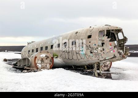 Abgestürztes Flugzeug, Flugzeugwrack am Strand von Solheimasandur, Island Stockfoto