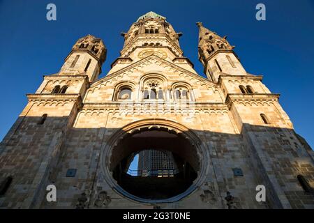 Kaiser-Wilhelm-Gedächtniskirche, Ansicht des alten Kirchturms von unten, Deutschland, Berlin Stockfoto