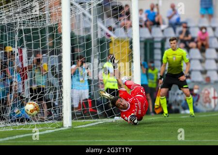 Alessandria, Italien. Juni 2021. Andrea Dini von Padova Calcio während des letzten Spiels der Lega Pro Playoff zwischen US Alessandria und Padova Calcio im Giuseppe Moccagatta Stadion. Kredit: Massimiliano Ferraro/Medialys Images/Alamy Live Nachrichten Gutschrift: Medialys Images/Alamy Live Nachrichten Stockfoto