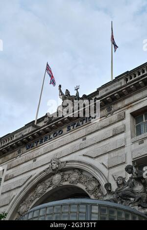 Der Eingang zum Siegebogen, Waterloo Station in London. Stockfoto