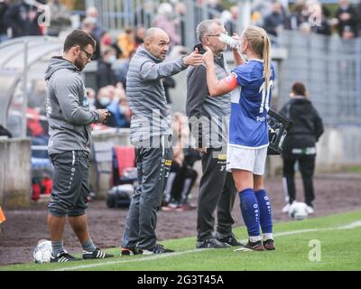 Sofian Chahed und Karoline Smidt Nielsen 1.FFC Turbine Potsdam DFB Flyeralarm Frauen Bundesliga Stockfoto