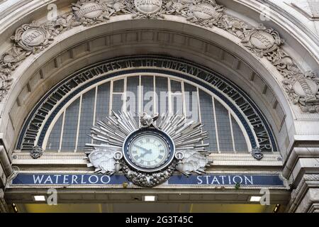 Nahaufnahme des Victory Arch in der Waterloo Station. Stockfoto