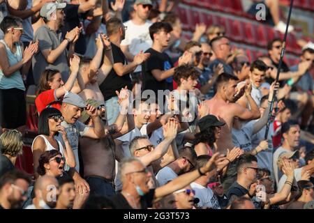 Alessandria, Italien. Juni 2021. US Alessandria Fans während des Spiels der Serie C im Stadio Giuseppe Moccagatta - Alessandria, Turin. Bildnachweis sollte lauten: Jonathan Moscrop/Sportimage Kredit: Sportimage/Alamy Live News Stockfoto