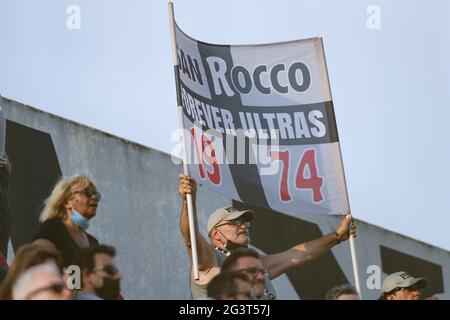 Alessandria, Italien. Juni 2021. US Alessandria Fans während des Spiels der Serie C im Stadio Giuseppe Moccagatta - Alessandria, Turin. Bildnachweis sollte lauten: Jonathan Moscrop/Sportimage Kredit: Sportimage/Alamy Live News Stockfoto