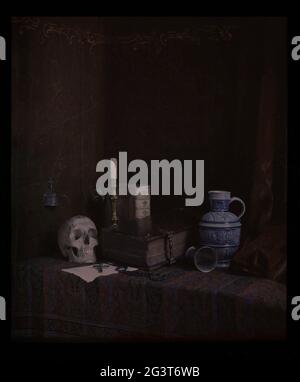 Stillleben mit einem Schädel. . Stockfoto