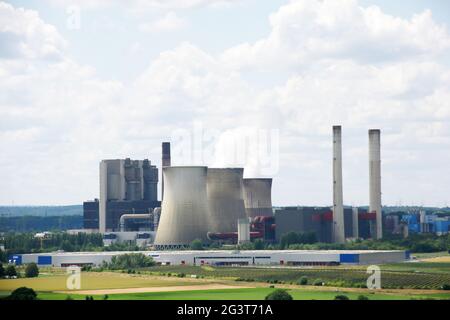 Blick vom Indemann auf das Braunkohlekraftwerk Eschweiler Aussichtsturm Stockfoto