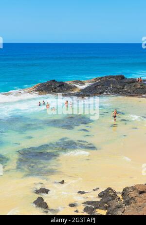 Schwimmen in Champagne Pools, Great Sandy National Park, Fraser Island, Queensland, Australien, Stockfoto