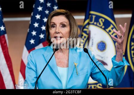 Washington, DC, USA. Juni 2021. 17. Juni 2021 - Washington, DC, USA: Die Sprecherin des Hauses NANCY PELOSI (D-CA) spricht auf ihrer wöchentlichen Pressekonferenz. Quelle: Michael Brochstein/ZUMA Wire/Alamy Live News Stockfoto