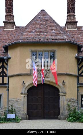 Schloss Cecilienhof im Park Neuer Garten, Potsdam, Brandenburg Stockfoto