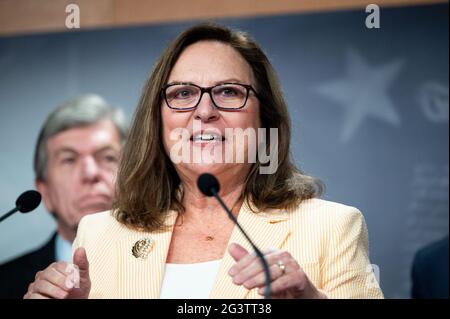 Washington, Usa. Juni 2021. US-Senator deb Fischer (R-NE) spricht auf einer Pressekonferenz über den S.1, for the People Act. Kredit: SOPA Images Limited/Alamy Live Nachrichten Stockfoto