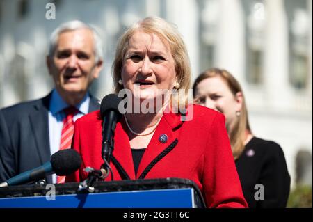 Washington, Usa. Juni 2021. Die US-Vertreterin Sylvia Garcia (D-TX) spricht bei der Einführung des „Cover Outstanding Vulnerable Expansion-Eligible Residents Now“ (COVER Now) Act. Kredit: SOPA Images Limited/Alamy Live Nachrichten Stockfoto