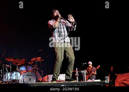 Wantagh, NY, USA. 5. August 2012. Chino Moreno, der Deftones, tritt beim System of A Down and Deftones Konzert im Nikon im Jones Beach Theater auf. Kredit: Steve Mack/Alamy Stockfoto