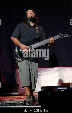 Wantagh, NY, USA. 5. August 2012. Stephen Chpenter, von den Deftones, tritt beim System of A Down and Deftones Konzert bei Nikon im Jones Beach Theater auf. Kredit: Steve Mack/Alamy Stockfoto