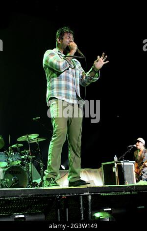 Wantagh, NY, USA. 5. August 2012. Chino Moreno, der Deftones, tritt beim System of A Down and Deftones Konzert im Nikon im Jones Beach Theater auf. Kredit: Steve Mack/Alamy Stockfoto