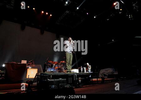 Wantagh, NY, USA. 5. August 2012. Chino Moreno, der Deftones, tritt beim System of A Down and Deftones Konzert im Nikon im Jones Beach Theater auf. Kredit: Steve Mack/Alamy Stockfoto