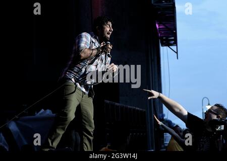 Wantagh, NY, USA. 5. August 2012. Chino Moreno, der Deftones, tritt beim System of A Down and Deftones Konzert im Nikon im Jones Beach Theater auf. Kredit: Steve Mack/Alamy Stockfoto