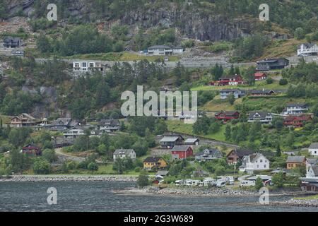 Das Dorf Eidfjord in Norwegen ist ein wichtiger Anlaufhafen für Kreuzschiffe. Es befindet sich am Ende von Stockfoto