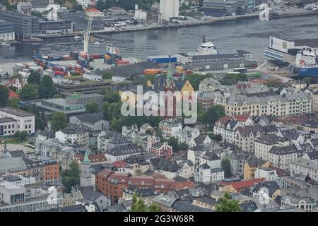 Blick auf Bergen vom Mount Floyen aus ist der Floyen einer der Stadtberge in Bergen, Hordaland, Nor Stockfoto