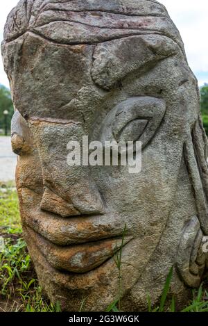 Kultbild aus Stein in Sarawak auf Borneo Stockfoto