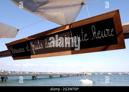 GIRONDE (33). ARCACHON BAY. KAPPENFERRET. LE CAP-FRETTCHEN MIT DEM RESTAURANT L'ESCALE. Stockfoto