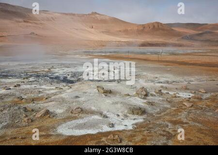 nÃ¡maskarÃ. Fumarole Field in Namafjall, Island. Namaskard geothermische Beauty-Landschaft mit Schlammbecken Stockfoto