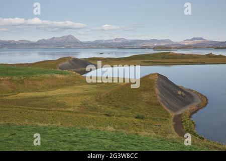 Schönes und seltenes Gebiet von Pseudo-Kratern, auch Vulkanen genannt, in der Nähe von Skutustadir und dem Myvatn-See in Island Stockfoto