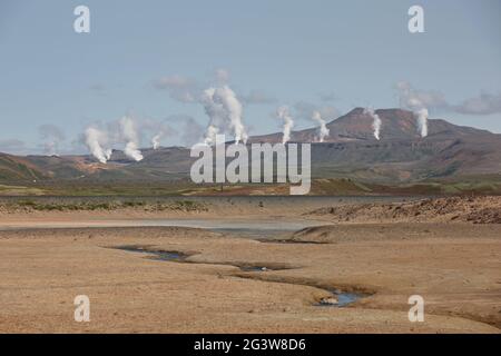 nÃ¡maskarÃ. Fumarole Field in Namafjall, Island. Namaskard geothermische Beauty-Landschaft mit Schlammbecken Stockfoto