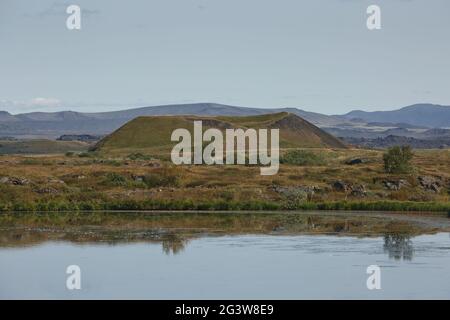 Schönes und seltenes Gebiet von Pseudo-Kratern, auch Vulkanen genannt, in der Nähe von Skutustadir und dem Myvatn-See in Island Stockfoto