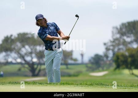 San Diego, Kalifornien, USA am 17. Juni 2021: Ryo Ishikawa trifft seinen dritten Schuss auf das 17. Loch während der ersten Runde der 2021 U.S. Open Championship im Golf auf dem Torrey Pines Golf Course in San Diego, Kalifornien, USA am 17. Juni 2021. Quelle: J.D. Cuban/AFLO/Alamy Live News Stockfoto
