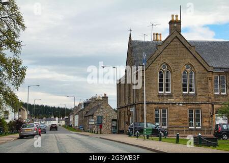 Grantown-on-Spey ist eine Stadt im Gebiet des Highland Council, historisch innerhalb der Grafschaft Moray. Aufgenommen am 16. Juni 2013 in Grantown-on-Spey, Schottland Stockfoto