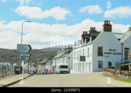 Kleine Stadt in Ullapool. Ullapool ist ein Hafen und ein Dorf mit rund 1,500 Einwohnern in Ross und Cromarty, Schottische Highlands, etwa 45 Meilen entfernt Stockfoto