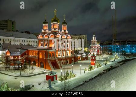 Moskau, Russland - 04. Februar 2020: Die Kathedrale des Klosters Znamenskiy ist das olny erhaltene Gebäude des größeren Komplexes. Im Stockfoto