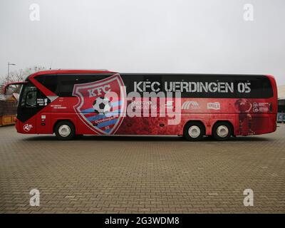 Mannschaftsbus mit Vereinslogo KFC Uerdingen 05 DFB 3. Liga Saison 2020-21 Stockfoto