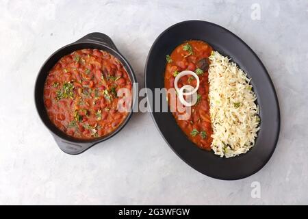 Rajma Chawal ist ein beliebtes nordindisches Essen. Rajma ist eine rote Bohnen mit Sockeln, die mit Zwiebeln, Tomaten und einer speziellen Gewürzmischung gekocht wird. Stockfoto