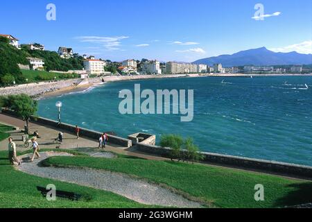 FRANKREICH. PYRENEES-ATLANTIQUES (64) BASKISCHE SPRACHE. SAINT JEAN DE LUZ, DIE ALTE STADT DER PRIVATFAHRER BIETET JETZT EINE PERFEKTE BUCHT ZUM BADEN UND DIE PRAXIS O Stockfoto