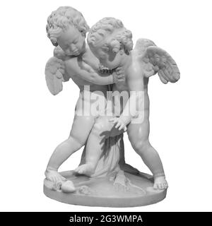 Zwei weiße Engelsfiguren isoliert auf weißem Hintergrund. Cupids Skulptur. Steinstatue von jungen Cherubs Stockfoto