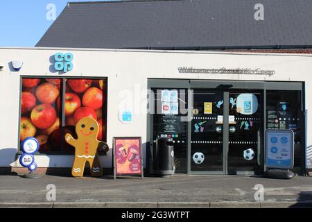 Front des kooperativen Lebensmittelhauses. Ormskirk, Lancashire, Großbritannien Stockfoto