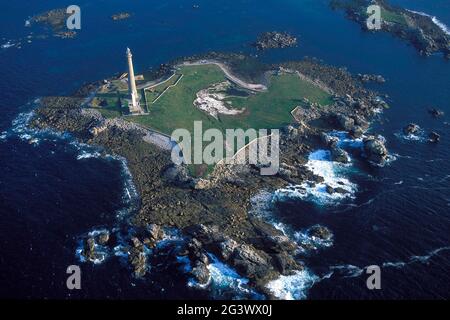 FRANKREICH. FINISTA¨RE (29) BRETAGNE. DAS LAND DER ABERS. PLOUGUERNEAU. LEUCHTTURM DER VIERGE-INSEL, ERBAUT ZWISCHEN 1897 UND 1902. LUFTAUFNAHME Stockfoto