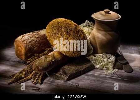 Brot Und Keramik Stockfoto