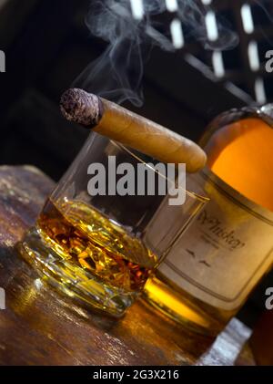 Rauchen und Trinken Stockfoto